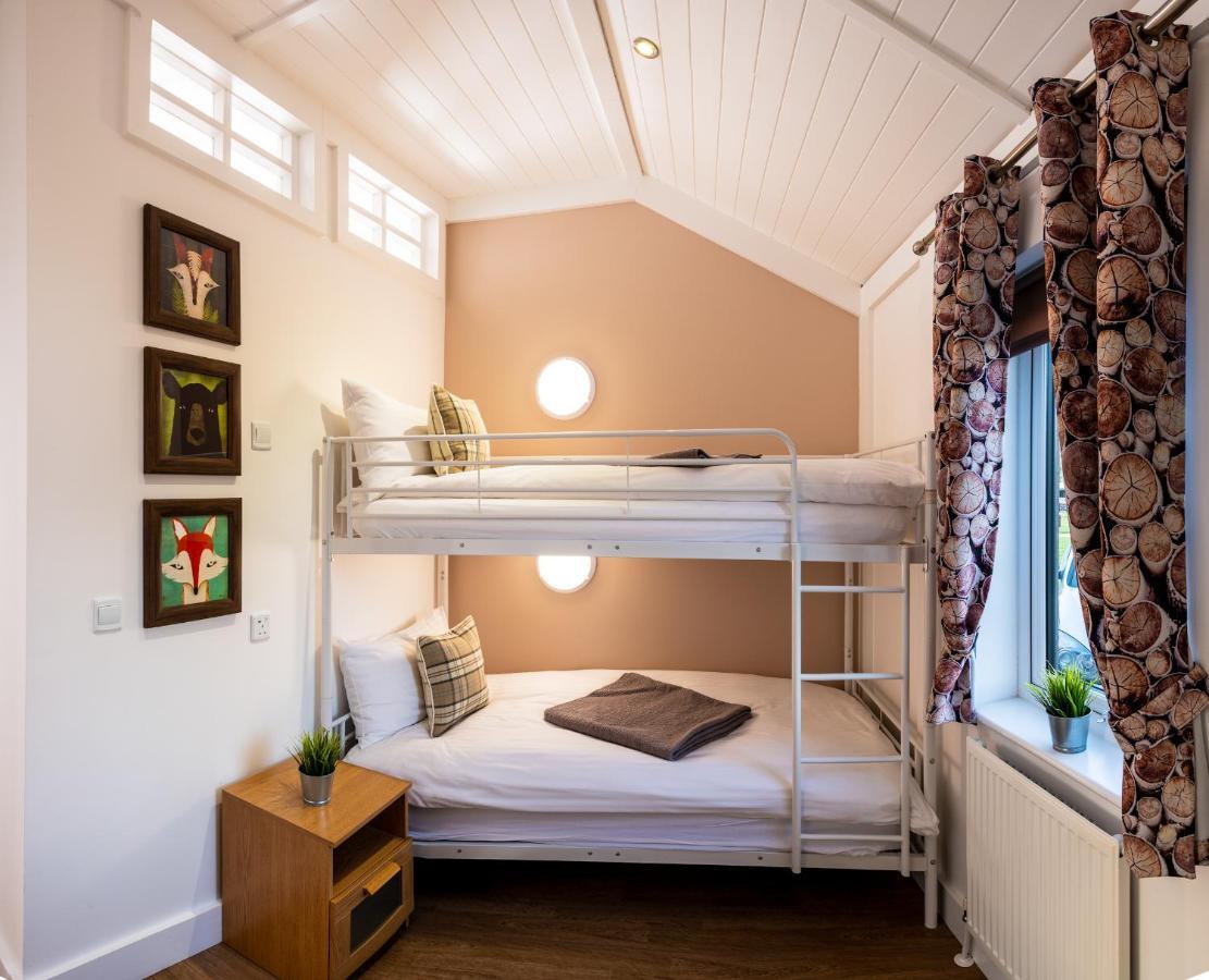 Montana Log Cabin - Ockeridge Rural Retreats Wichenford ภายนอก รูปภาพ
